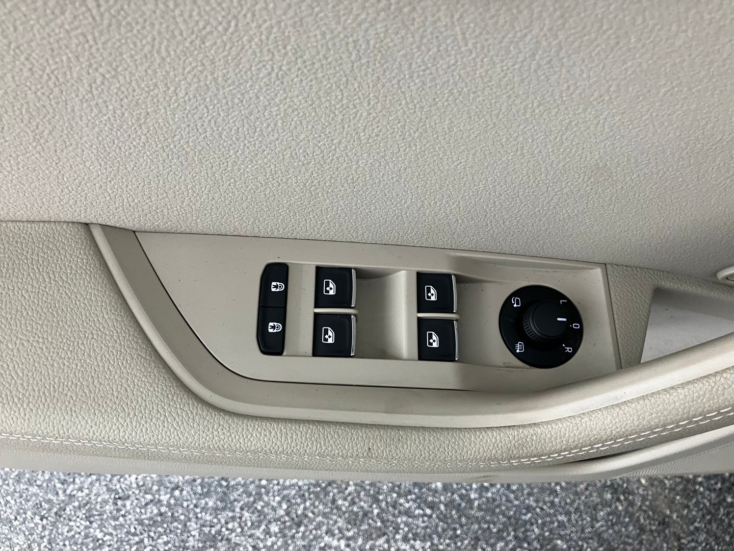 Škoda SUPERB Combi 4x4 L&K TDI SCR DSG | Bild 4 von 25