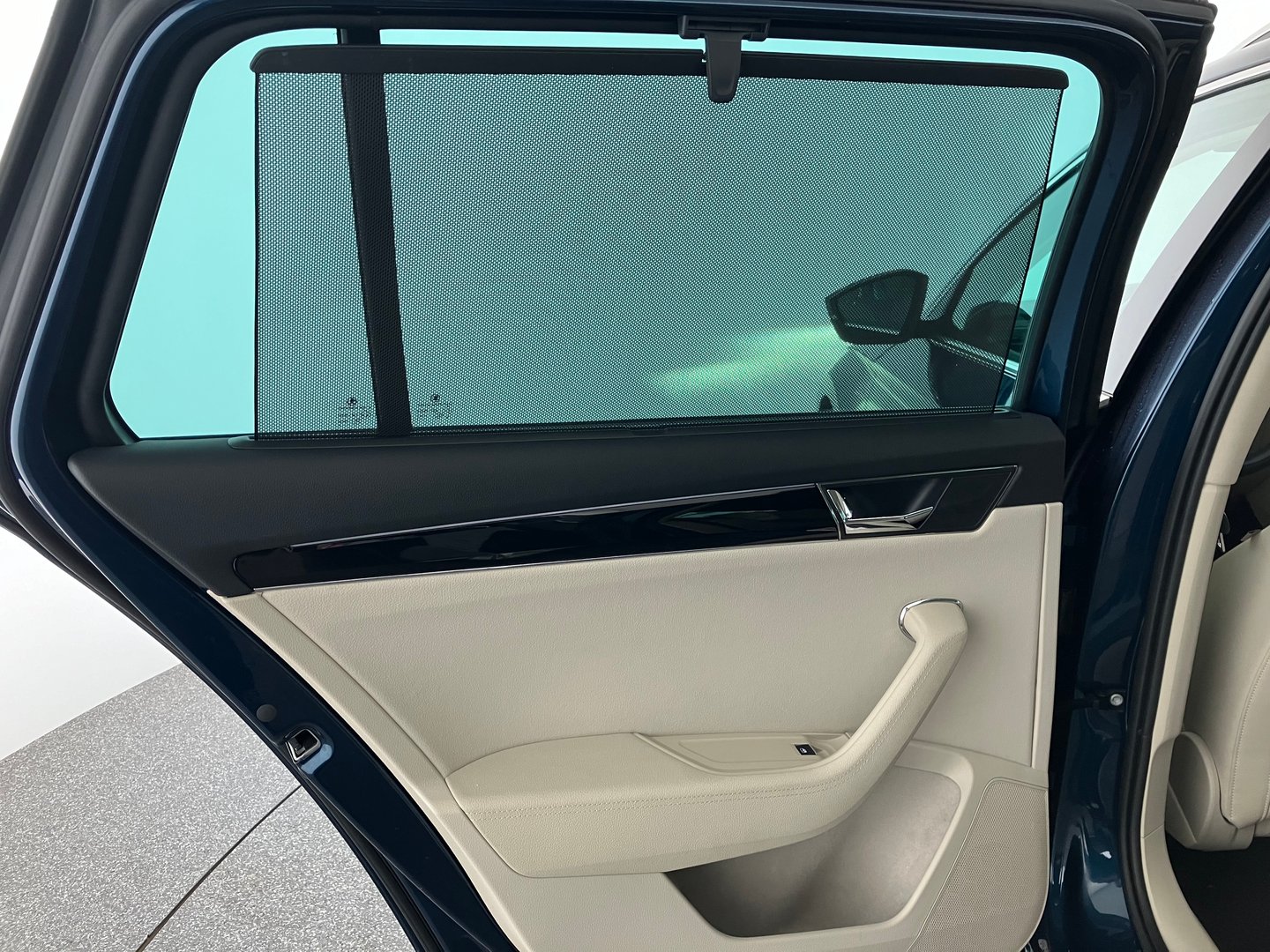 Škoda SUPERB Combi 4x4 L&K TDI SCR DSG | Bild 18 von 25