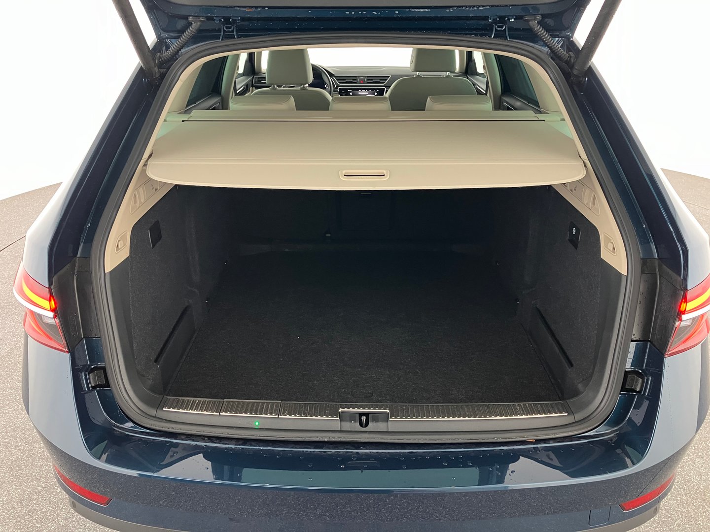 Škoda SUPERB Combi 4x4 L&K TDI SCR DSG | Bild 21 von 25