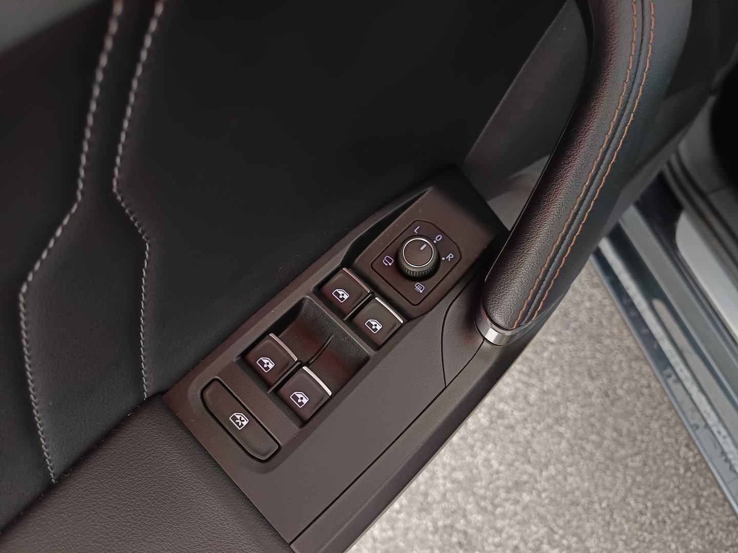 CUPRA Leon SP Kombi Alpha 1.5 eTSI DSG 150 | Bild 11 von 38