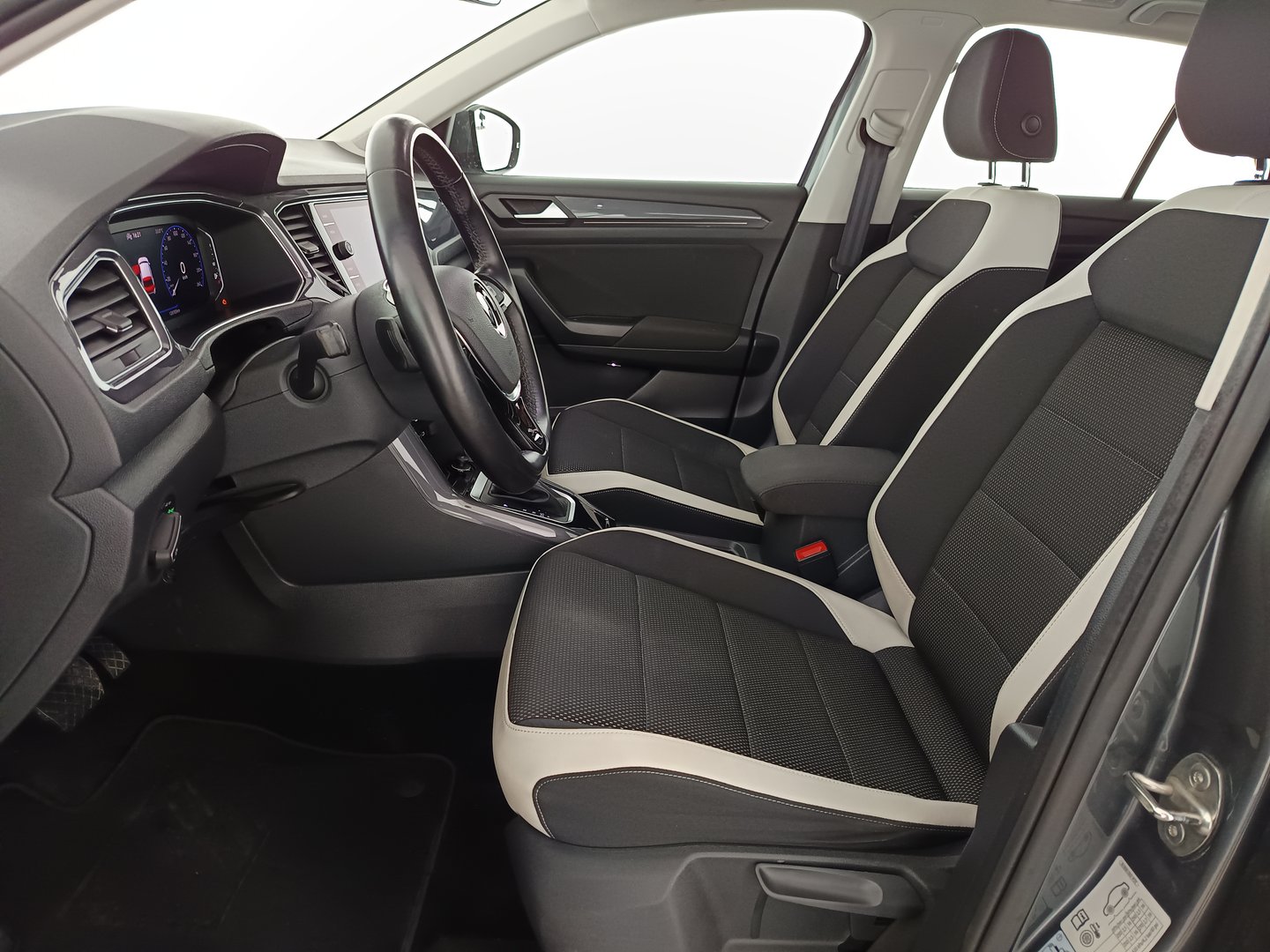 VW T-Roc Sport TSI ACT DSG | Bild 13 von 34