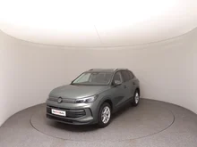 VW Tiguan Friends eTSI DSG in Cipressino-Grün Metallic