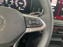 VW Tiguan Friends eTSI DSG in Cipressino-Grün Metallic