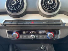 Audi Q2 35 TFSI S line in 0E Mythosschwarz Metallic