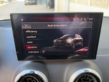 Audi Q2 35 TFSI S line in 0E Mythosschwarz Metallic