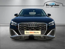 Audi Q2 35 TFSI S line in 0E Mythosschwarz Metallic