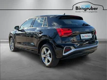 Audi Q2 35 TFSI S line in 0E Mythosschwarz Metallic