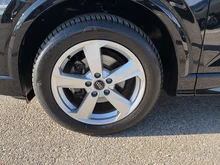 Audi Q2 35 TFSI S line in 0E Mythosschwarz Metallic