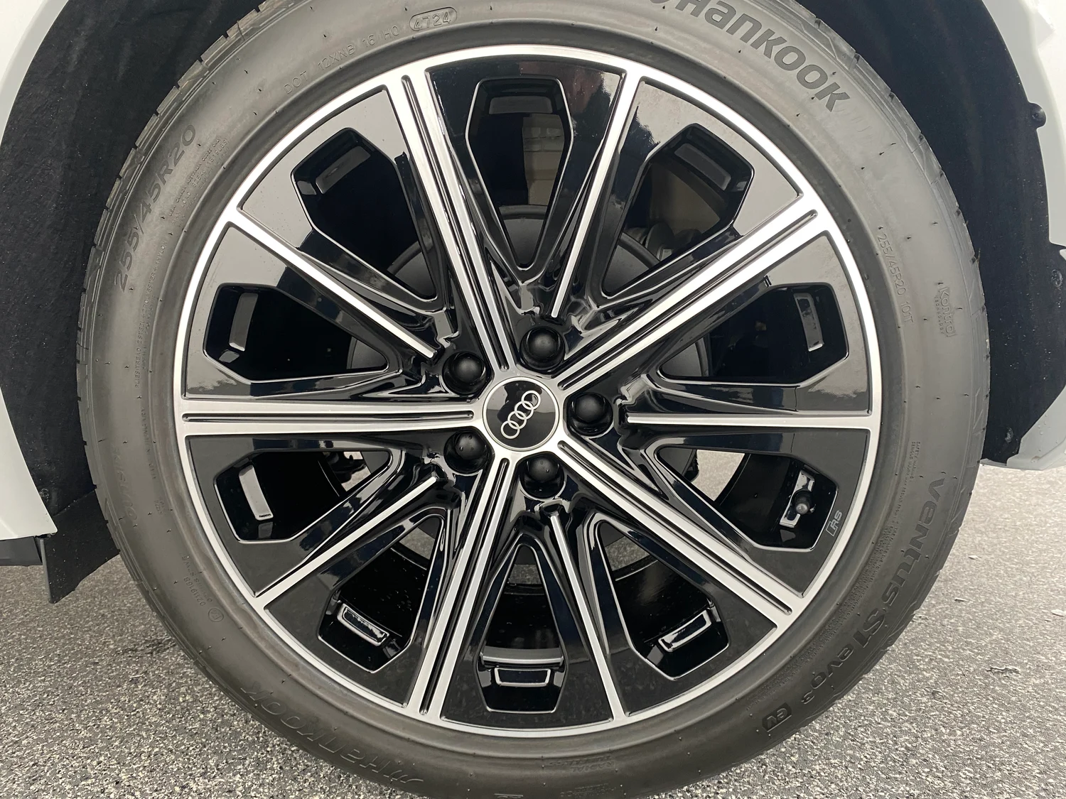 Bild eines Audi Q4 45 e-tron quattro