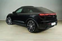 Porsche Macan 4 in schwarz - metallic