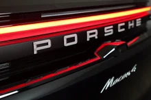 Porsche Macan 4 in schwarz - metallic