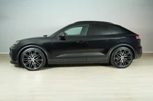 Porsche Macan 4 in schwarz - metallic