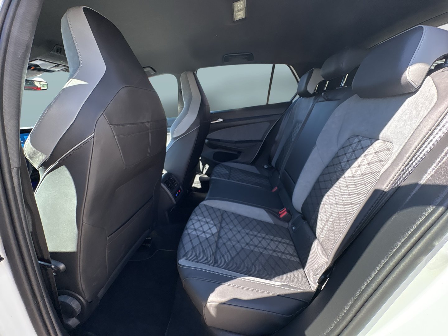 VW Golf R-Line TSI | Bild 18 von 23