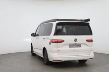 VW California Beach Camper eHyb. 180 kW 4M in Candyweiß / Dach Deepblack Perleffekt