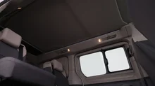 VW California Beach Camper eHyb. 180 kW 4M in Candyweiß / Dach Deepblack Perleffekt