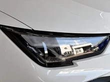 SEAT Arona Reference Edition 1.0 TSI in Candy-Weiß