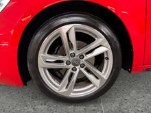 Audi A1 Sportback 30 TFSI S line exterieur in Misanorot Perleffekt