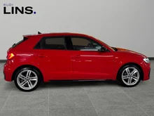 Audi A1 Sportback 30 TFSI S line exterieur in Misanorot Perleffekt