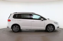 VW Touran Friends TDI DSG in Oryxweiß Perlmutteffekt