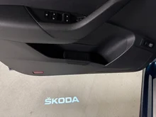 Škoda Karoq Ambition Limited TSI DSG in dunkelblau - metallic