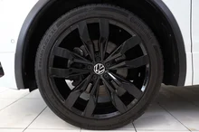VW Tiguan R-Line TDI 4MOTION DSG in Oryxweiß Perlmutteffekt