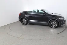 VW T-Roc Cabriolet Style TSI in Deep Black Perleffekt