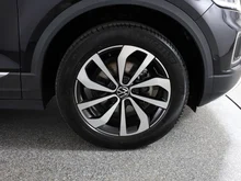 VW T-Roc Cabriolet Style TSI in Deep Black Perleffekt