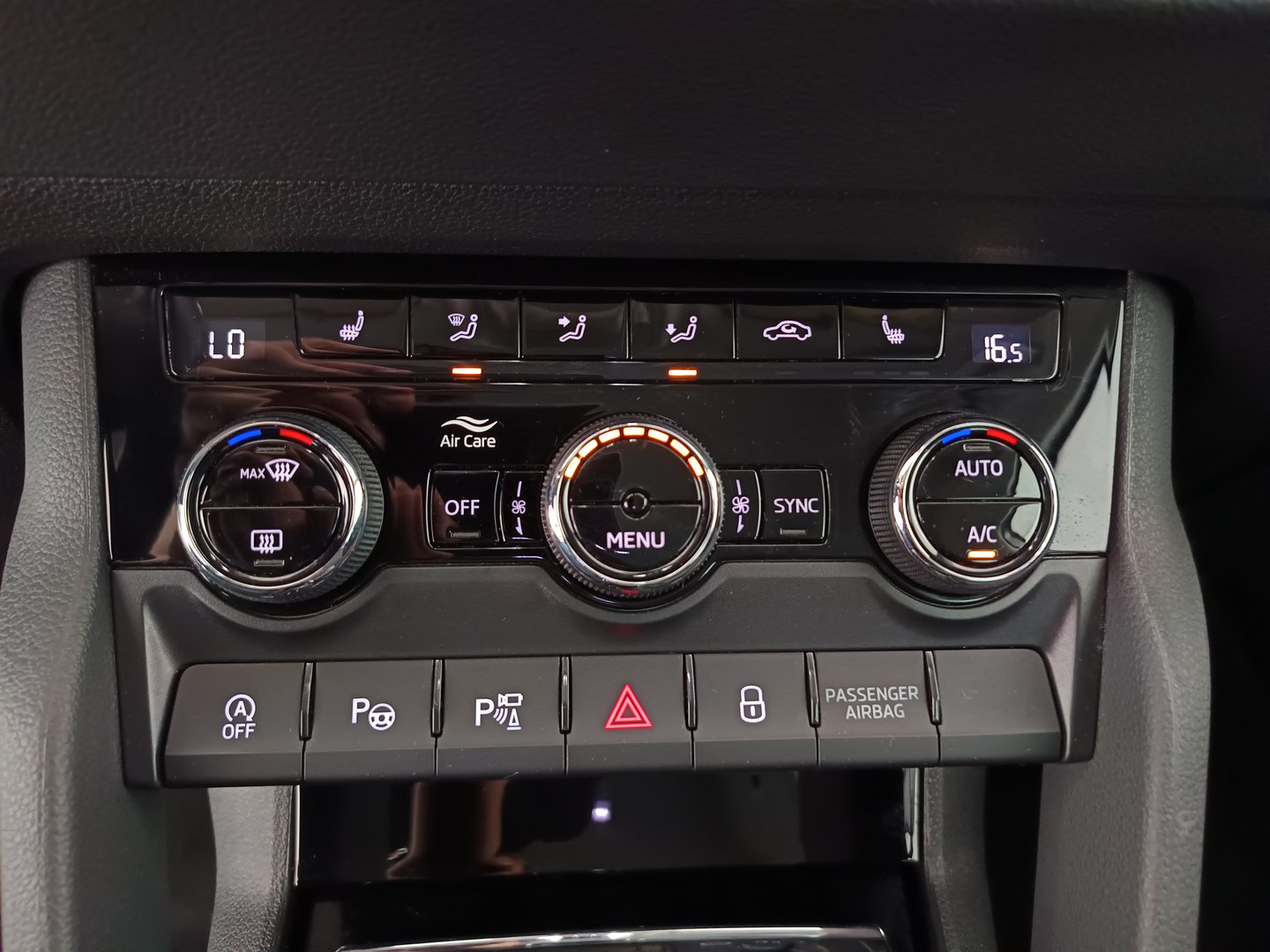 Škoda KAROQ 4x4 Style TDI DSG | Bild 24 von 30