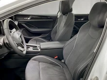 VW Passat Variant Business eHybrid 150kW in Pure White