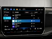 VW Passat Variant Business eHybrid 150kW in Pure White