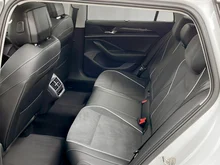 VW Passat Variant Business eHybrid 150kW in Pure White
