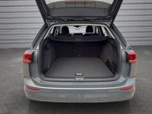 VW Golf Variant Business mHeV DSG in Delfingrau Metallic