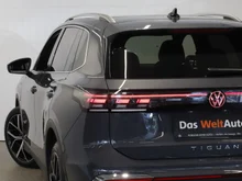 VW Tiguan Elegance eHybrid DSG 150 kW in Delfingrau Metallic