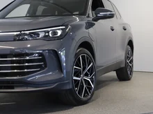 VW Tiguan Elegance eHybrid DSG 150 kW in Delfingrau Metallic
