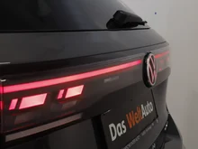 VW Tiguan Elegance eHybrid DSG 150 kW in Delfingrau Metallic