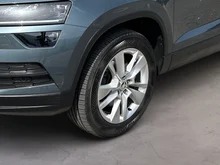 Škoda Karoq 4x4 Style 125 TDI DSG in Quarz-Grau Metallic