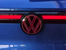VW T-Roc Life eTSI DSG in Celestial Blue Dach Black Uni