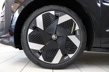 Škoda Enyaq RS in Black-Magic Perleffekt