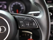 Audi Q2 30 TDI intense in tangorot metallic