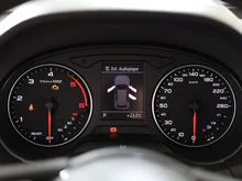 Audi Q2 30 TDI intense in tangorot metallic