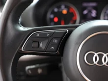 Audi Q2 30 TDI intense in tangorot metallic
