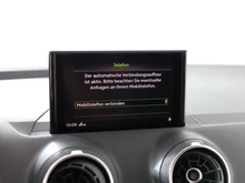 Audi Q2 30 TDI intense in tangorot metallic
