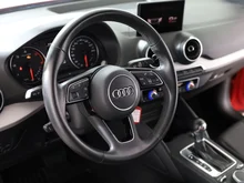 Audi Q2 30 TDI intense in tangorot metallic