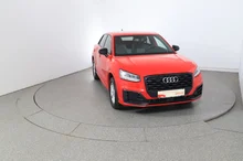 Audi Q2 30 TDI intense in tangorot metallic