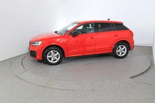 Audi Q2 30 TDI intense in tangorot metallic