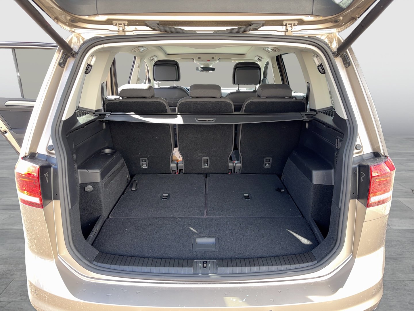 VW Touran Highline TDI SCR DSG 7-Sitzer | Bild 24 von 31