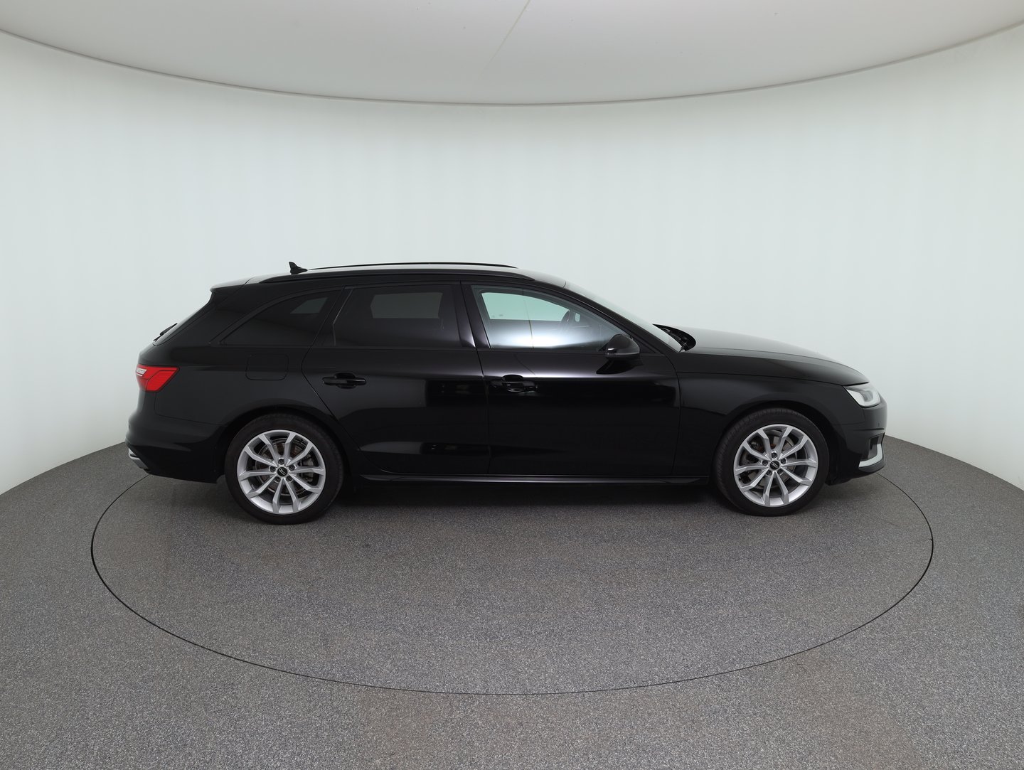 Audi A4 Avant 35 TDI advanced | Bild 4 von 40