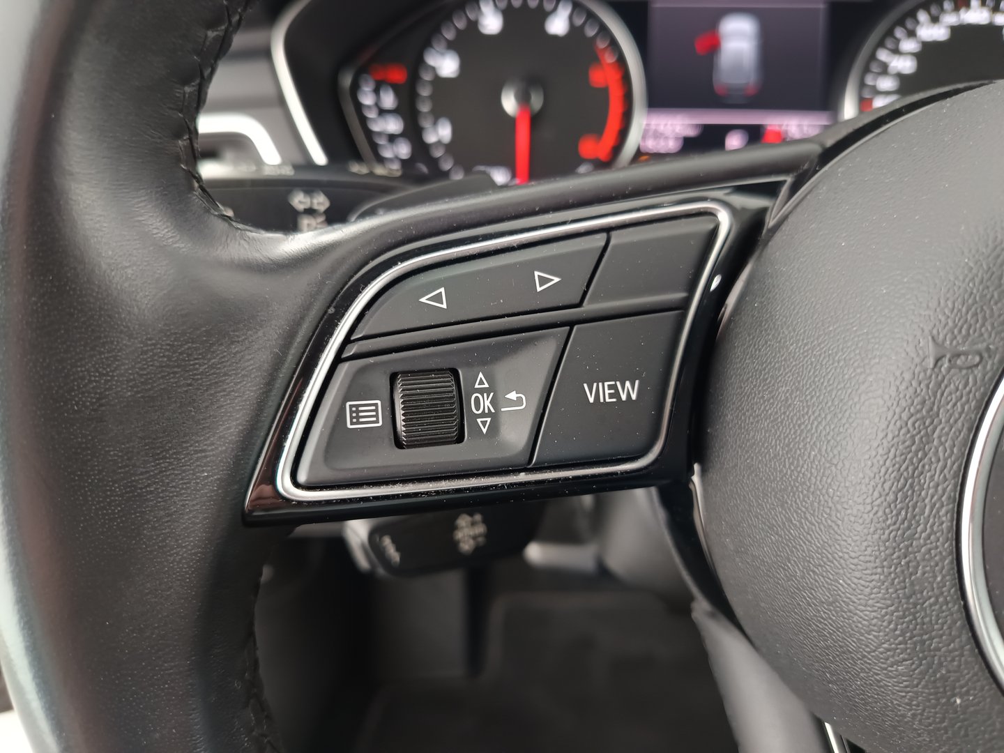 Audi A4 Avant 35 TDI advanced | Bild 15 von 40