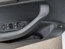 Škoda Karoq Selection TSI DSG ACT in Moon-Weiß Metallic