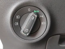 Škoda Karoq Selection TSI DSG ACT in Moon-Weiß Metallic